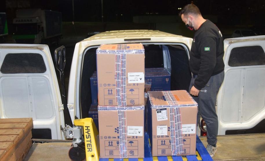Paraná recebe novo lote com 145 mil vacinas da Pfizer contra a Covid-19