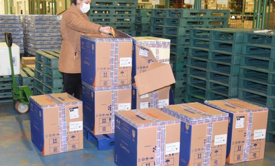 Paraná recebe novo lote com 145 mil vacinas da Pfizer contra a Covid-19