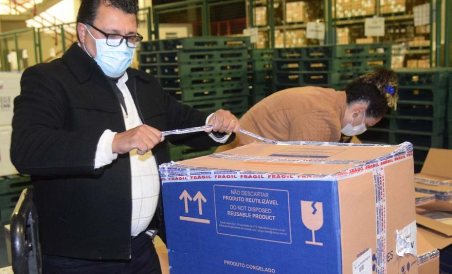Paraná recebe novo lote com 145 mil vacinas da Pfizer contra a Covid-19