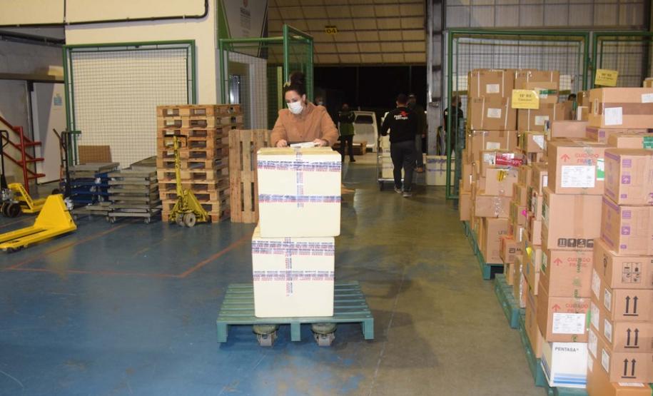 Paraná recebe novo lote com 145 mil vacinas da Pfizer contra a Covid-19