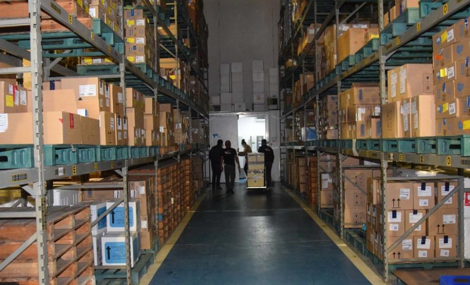 Paraná recebe novo lote com 145 mil vacinas da Pfizer contra a Covid-19