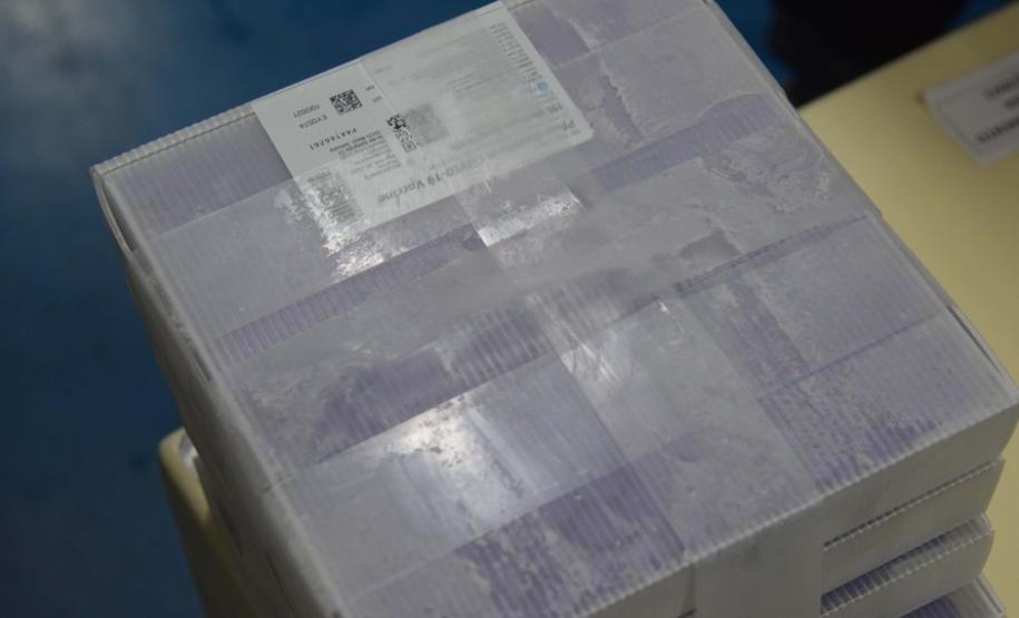 Paraná recebe novo lote com 145 mil vacinas da Pfizer contra a Covid-19