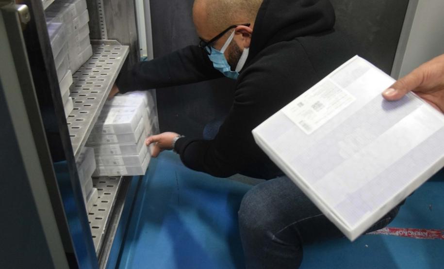 Paraná recebe novo lote com 145 mil vacinas da Pfizer contra a Covid-19