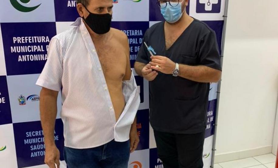 Todos os municípios do Paraná já estão vacinando a população em geral