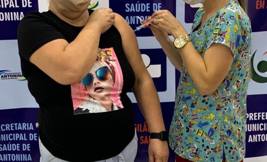 Todos os municípios do Paraná já estão vacinando a população em geral