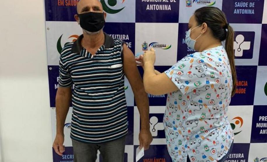 Todos os municípios do Paraná já estão vacinando a população em geral