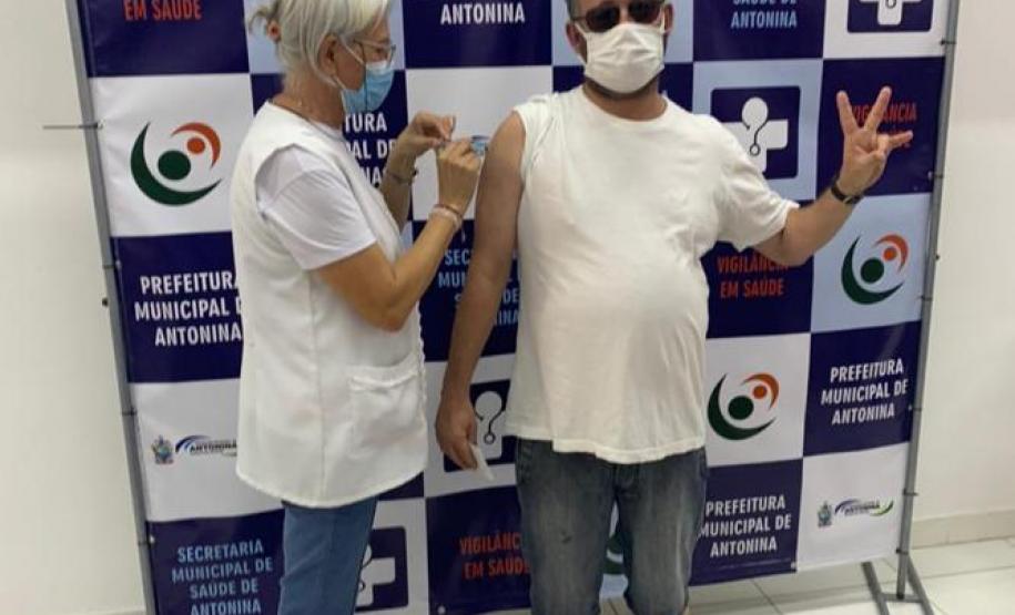 Todos os municípios do Paraná já estão vacinando a população em geral