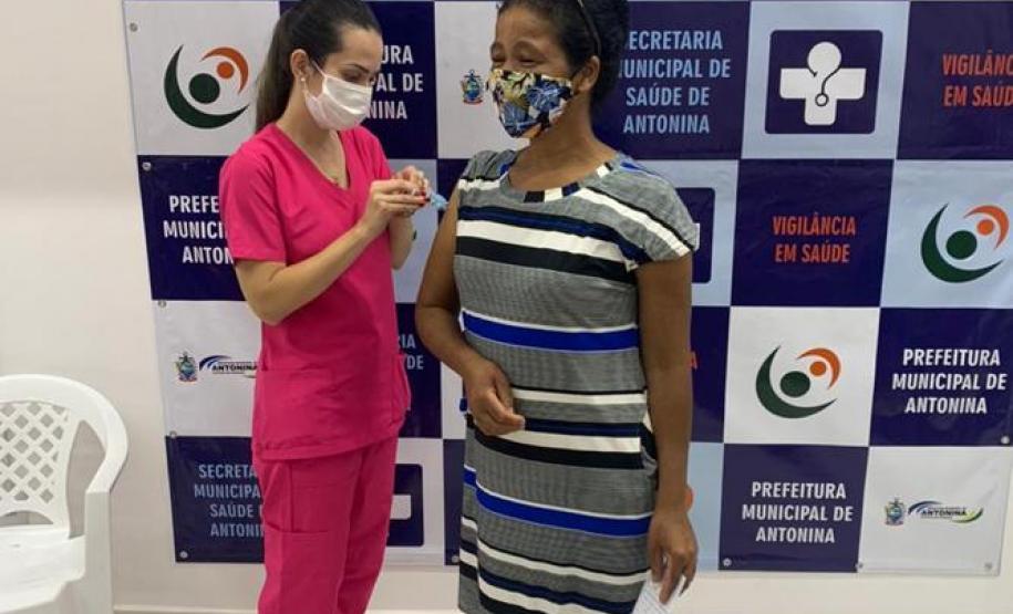 Todos os municípios do Paraná já estão vacinando a população em geral