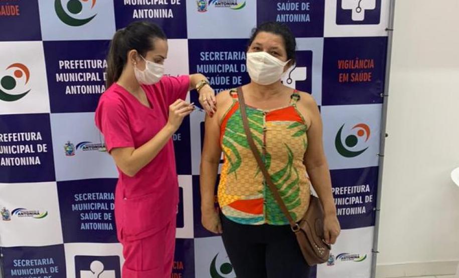 Todos os municípios do Paraná já estão vacinando a população em geral