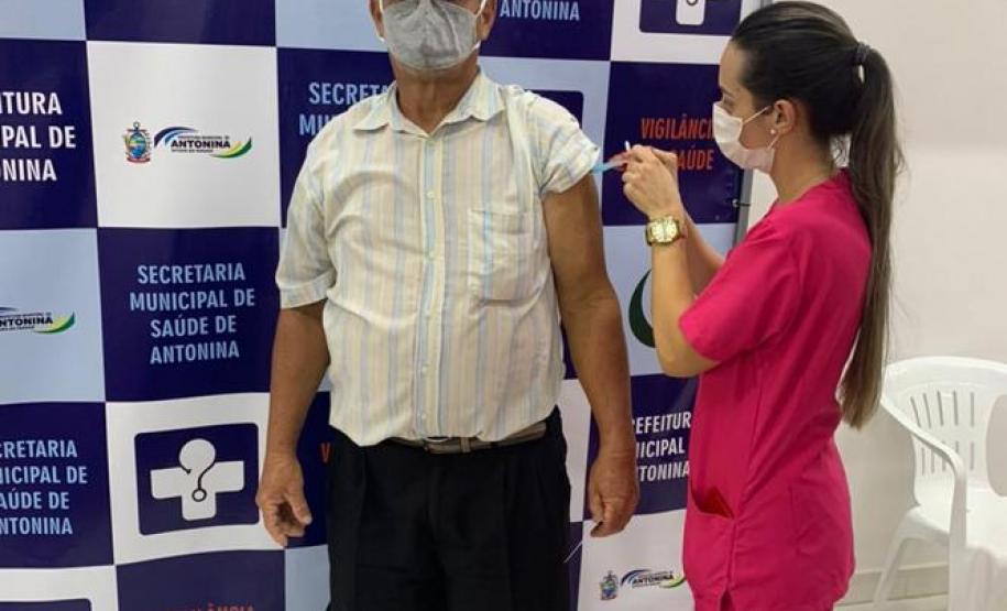 Todos os municípios do Paraná já estão vacinando a população em geral