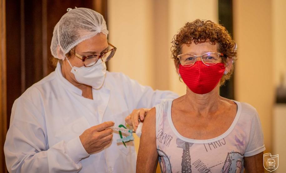 Todos os municípios do Paraná já estão vacinando a população em geral