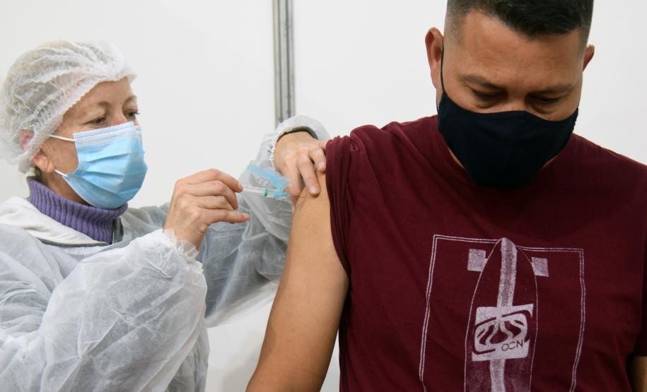 Paraná é o 6º estado que mais aplicou vacinas contra a Covid-19; 10% da população está imunizada