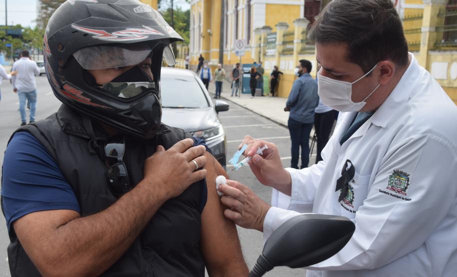 Paraná é o 6º estado que mais aplicou vacinas contra a Covid-19; 10% da população está imunizada