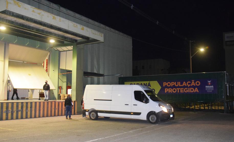 Mais 238 mil vacinas contra a Covid-19 chegam ao Paraná e Estado ultrapassa 6 milhões de doses recebidas