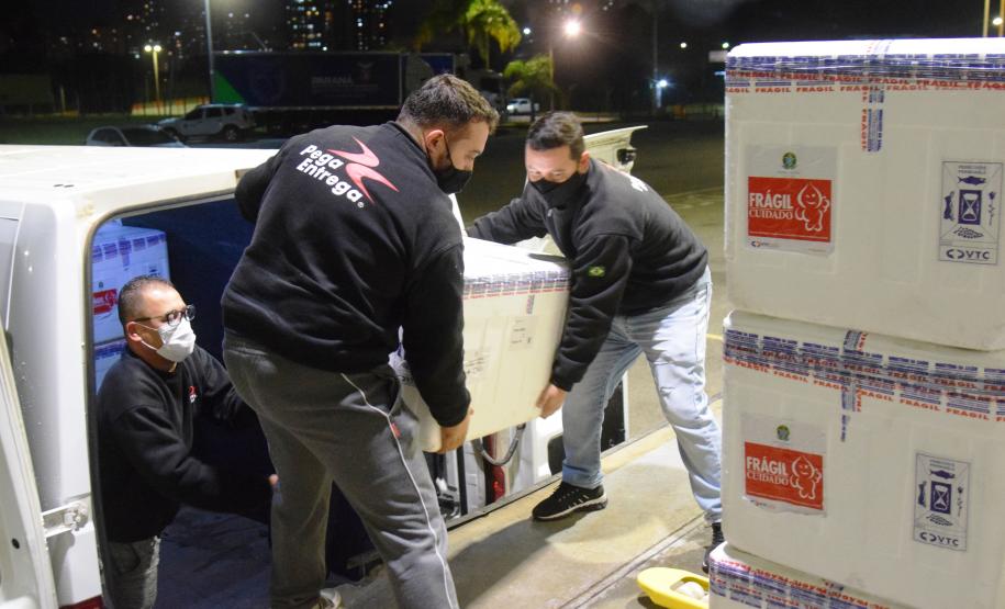 Mais 238 mil vacinas contra a Covid-19 chegam ao Paraná e Estado ultrapassa 6 milhões de doses recebidas