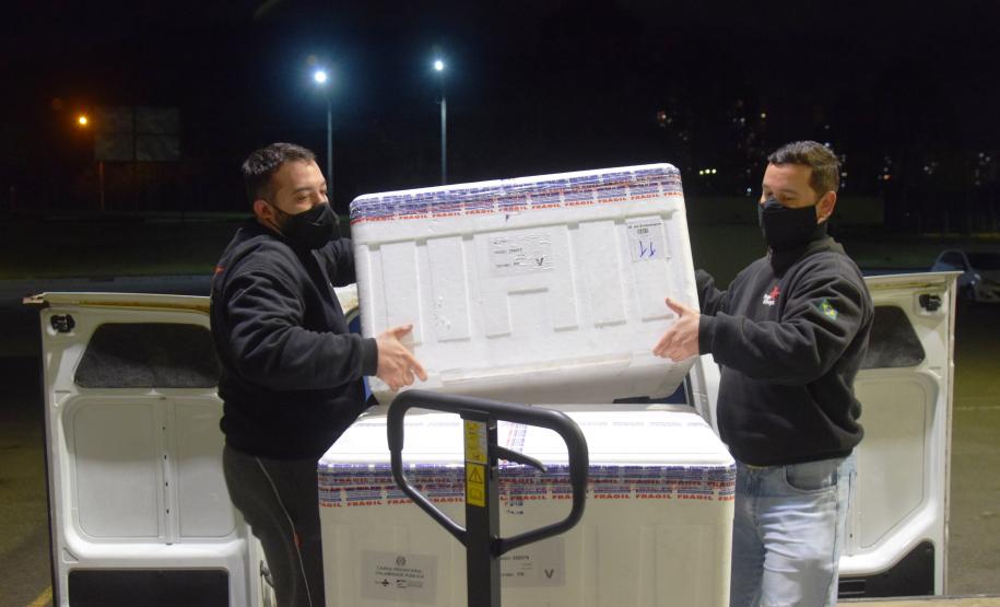 Mais 238 mil vacinas contra a Covid-19 chegam ao Paraná e Estado ultrapassa 6 milhões de doses recebidas