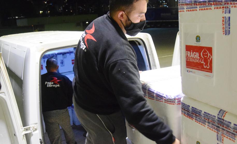 Mais 238 mil vacinas contra a Covid-19 chegam ao Paraná e Estado ultrapassa 6 milhões de doses recebidas