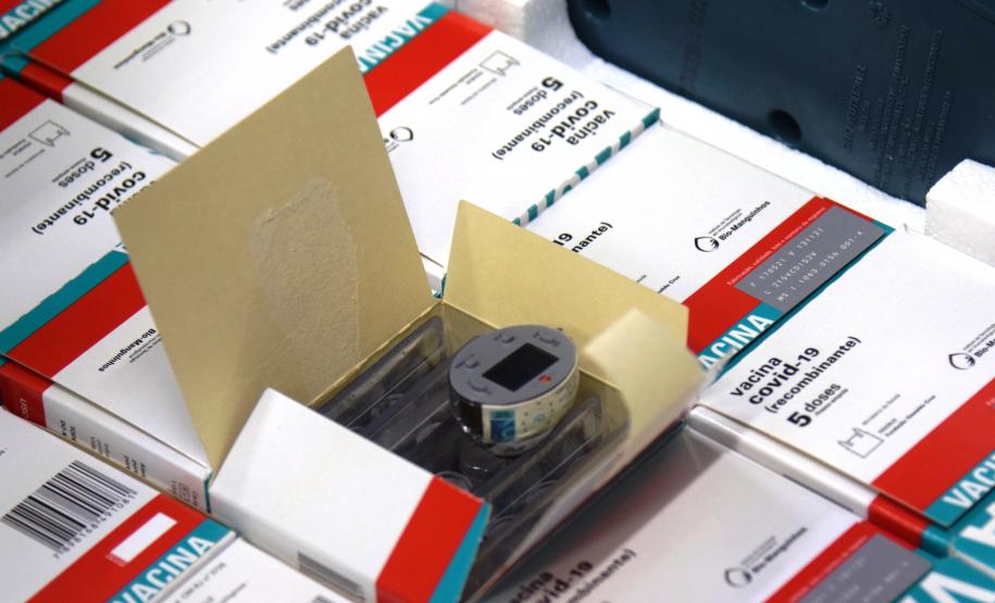 Mais 238 mil vacinas contra a Covid-19 chegam ao Paraná e Estado ultrapassa 6 milhões de doses recebidas