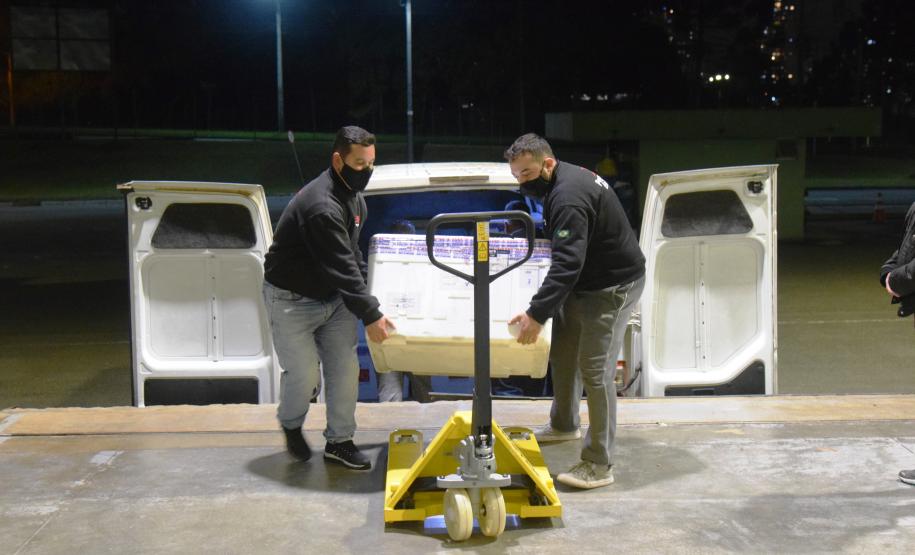 Mais 238 mil vacinas contra a Covid-19 chegam ao Paraná e Estado ultrapassa 6 milhões de doses recebidas