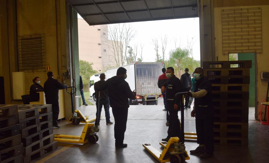 Sesa prepara remessa de mais de 2 milhões de seringas e agulhas para a vacinação da Covid-19