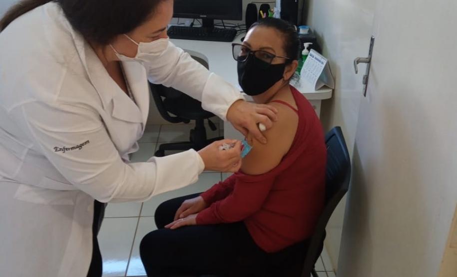 Municípios aderem campanha de domingo a domingo e população é vacinada contra a Covid-19 neste sábado