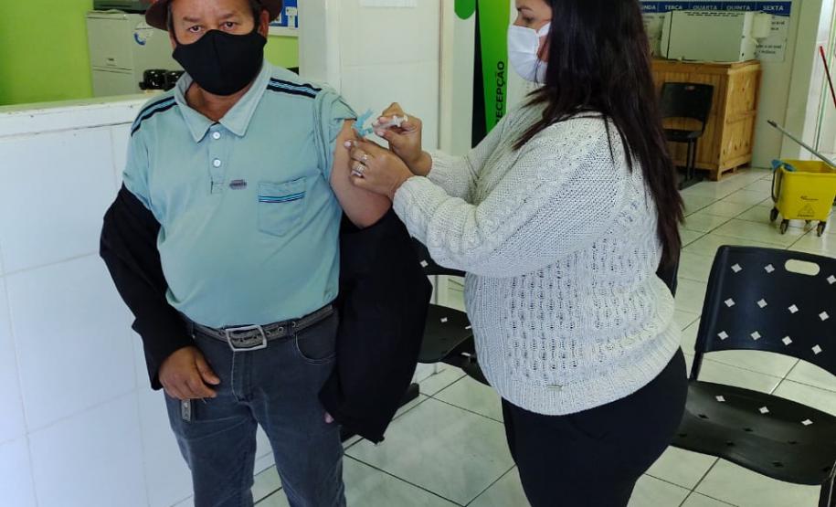 Municípios aderem campanha de domingo a domingo e população é vacinada contra a Covid-19 neste sábado