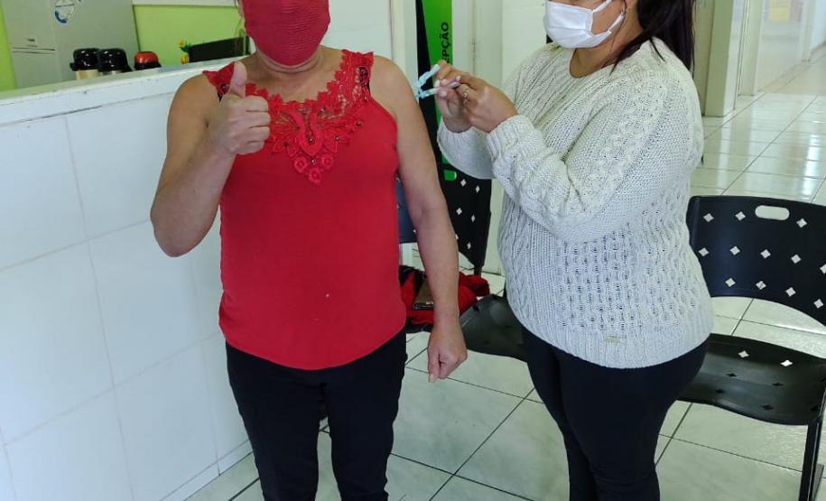 Municípios aderem campanha de domingo a domingo e população é vacinada contra a Covid-19 neste sábado