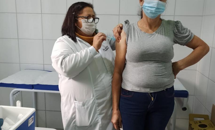 Municípios aderem campanha de domingo a domingo e população é vacinada contra a Covid-19 neste sábado
