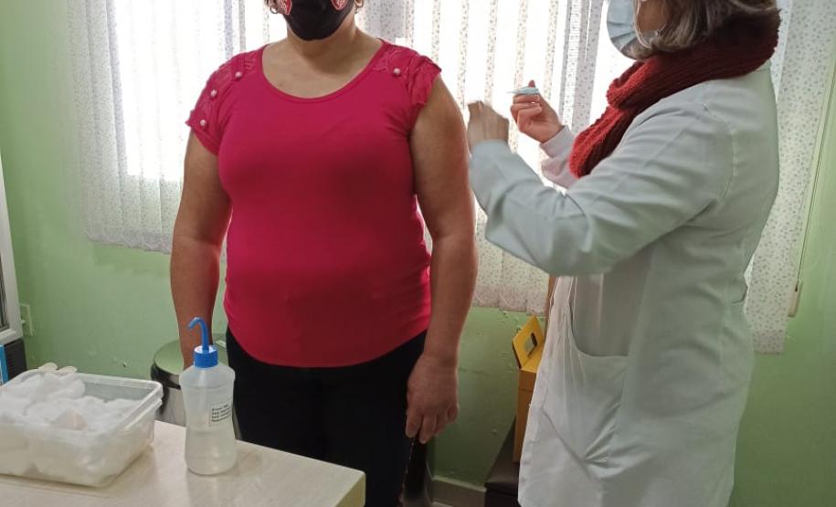 Municípios aderem campanha de domingo a domingo e população é vacinada contra a Covid-19 neste sábado