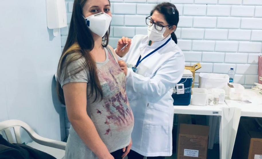 Municípios aderem campanha de domingo a domingo e população é vacinada contra a Covid-19 neste sábado
