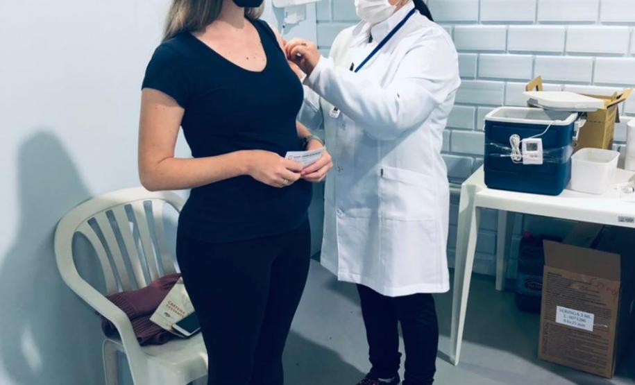 Municípios aderem campanha de domingo a domingo e população é vacinada contra a Covid-19 neste sábado