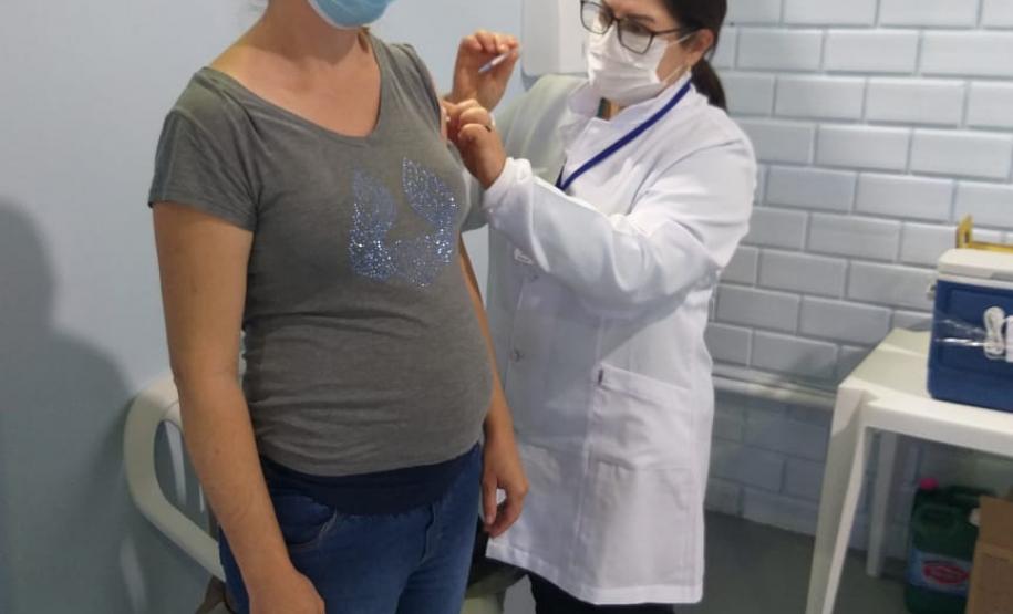 Municípios aderem campanha de domingo a domingo e população é vacinada contra a Covid-19 neste sábado
