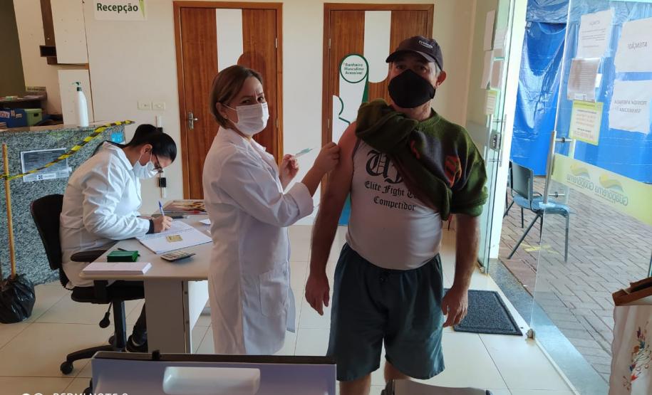 Municípios aderem campanha de domingo a domingo e população é vacinada contra a Covid-19 neste sábado