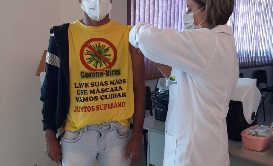 Municípios aderem campanha de domingo a domingo e população é vacinada contra a Covid-19 neste sábado