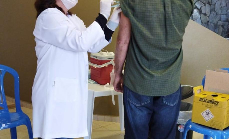 Municípios aderem campanha de domingo a domingo e população é vacinada contra a Covid-19 neste sábado