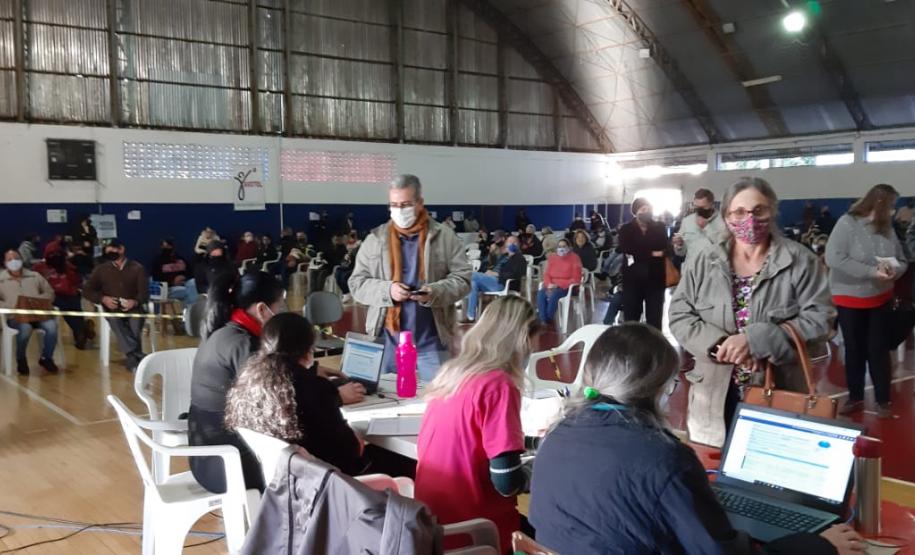 Municípios aderem campanha de domingo a domingo e população é vacinada contra a Covid-19 neste sábado