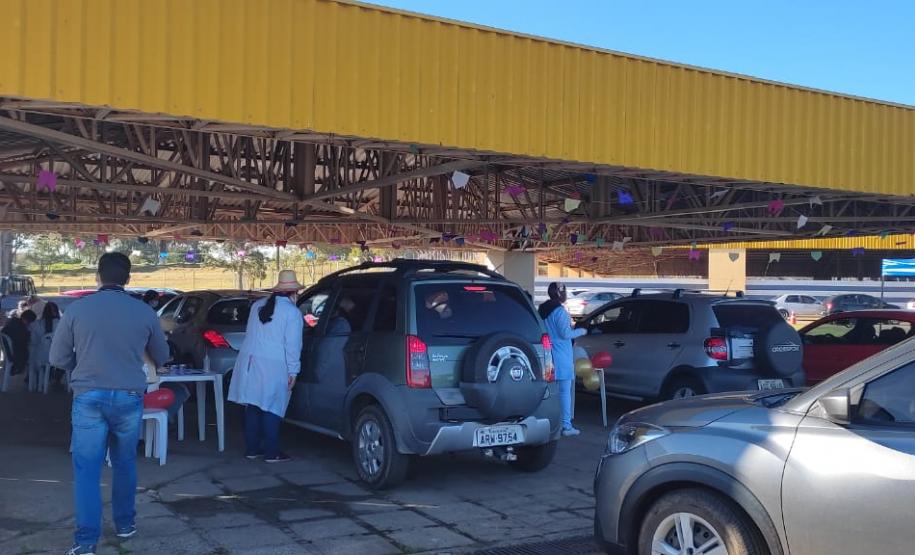 Municípios aderem campanha de domingo a domingo e população é vacinada contra a Covid-19 neste sábado