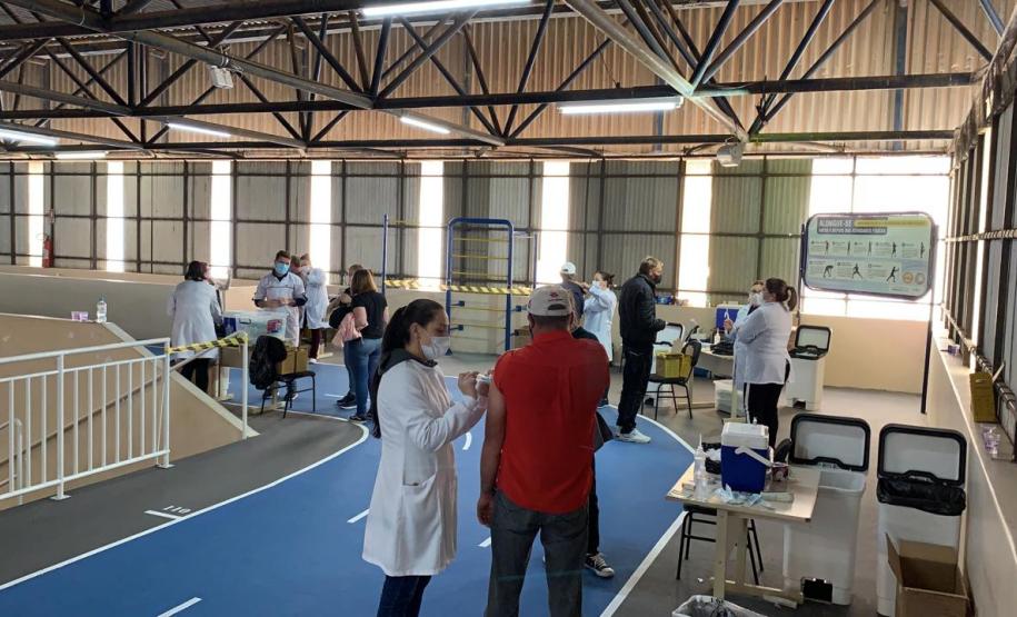 Municípios aderem campanha de domingo a domingo e população é vacinada contra a Covid-19 neste sábado