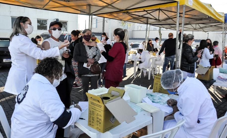 Municípios aderem campanha de domingo a domingo e população é vacinada contra a Covid-19 neste sábado