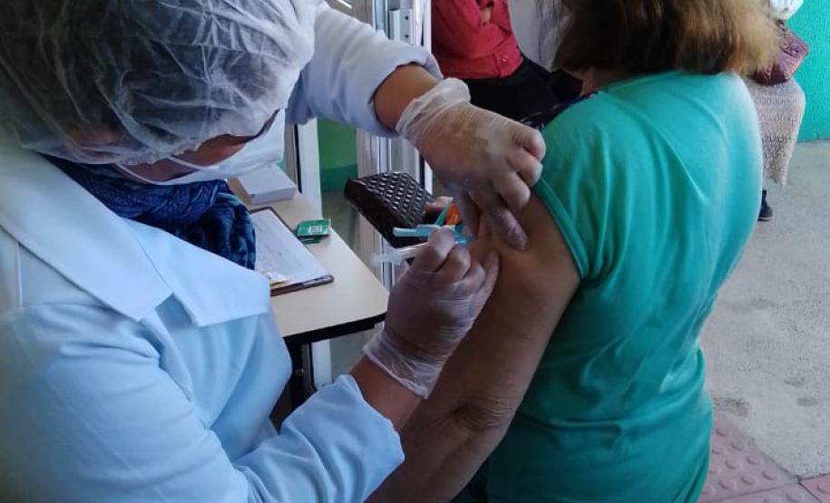Municípios aderem campanha de domingo a domingo e população é vacinada contra a Covid-19 neste sábado