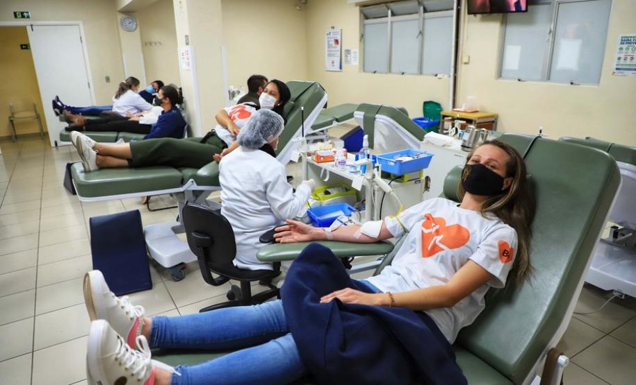 Com estoque 40% abaixo do ideal, Hemepar faz apelo à população para doar sangue.