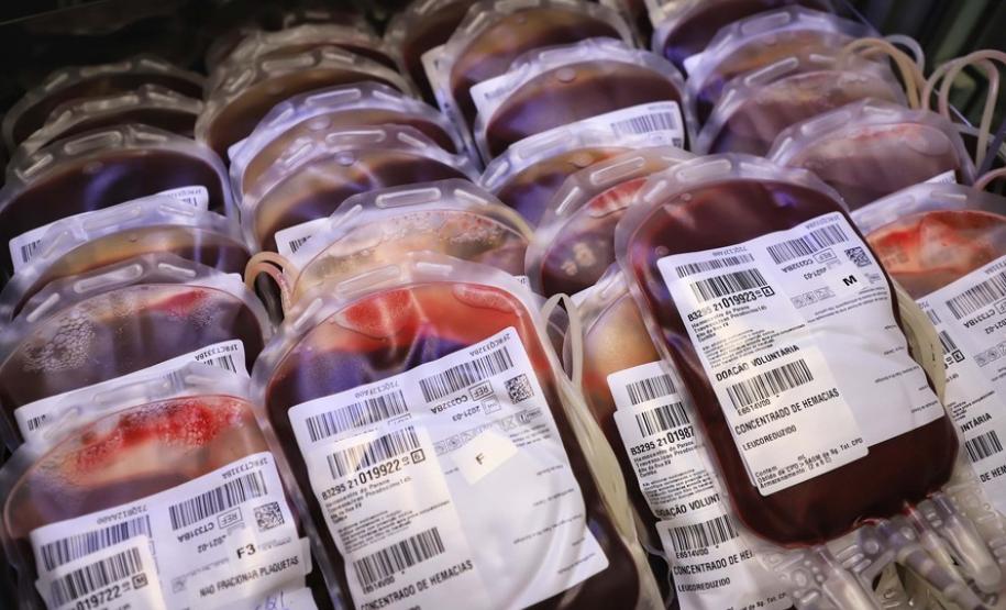 Com estoque 40% abaixo do ideal, Hemepar faz apelo à população para doar sangue.