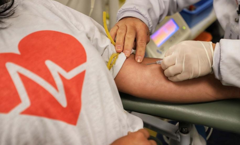 Com estoque 40% abaixo do ideal, Hemepar faz apelo à população para doar sangue.