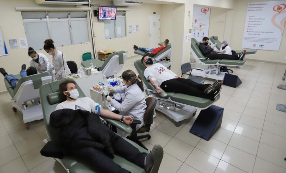 Com estoque 40% abaixo do ideal, Hemepar faz apelo à população para doar sangue.