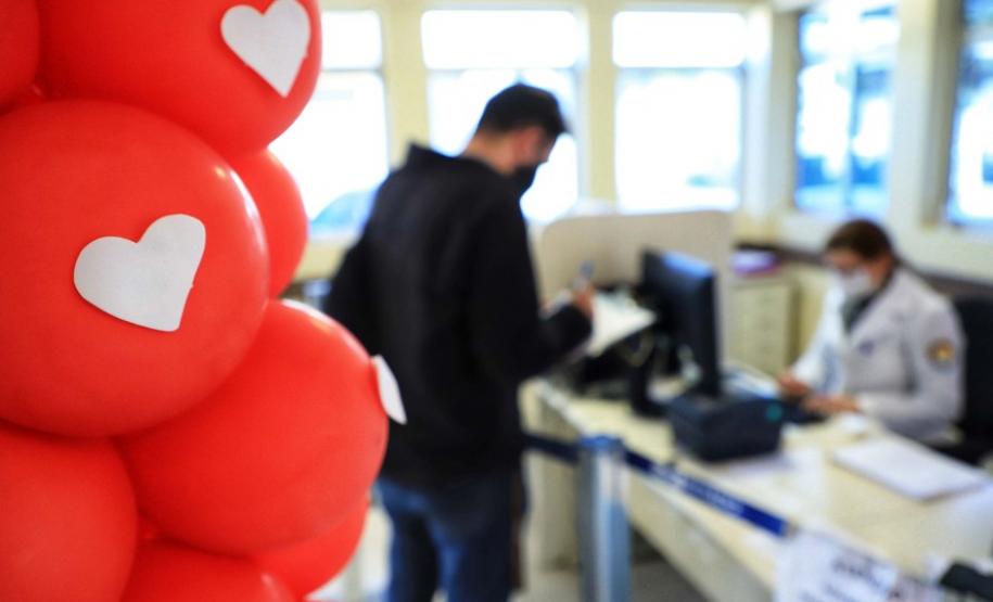Com estoque 40% abaixo do ideal, Hemepar faz apelo à população para doar sangue.