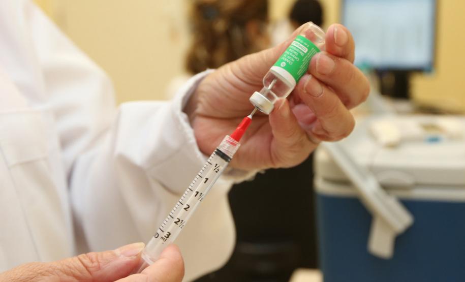 Paraná passa de 4,5 milhões de doses aplicadas, com 66,7% do grupo prioritário vacinado