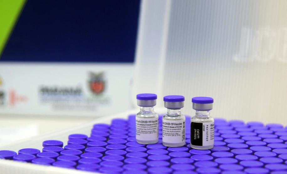 Parte das novas vacinas contra a Covid-19 chega ao Paraná já nesta quinta