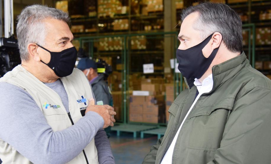 Paraná recebe 234 mil vacinas contra a Covid-19; doses da Pfizer vão para os 399 municípios