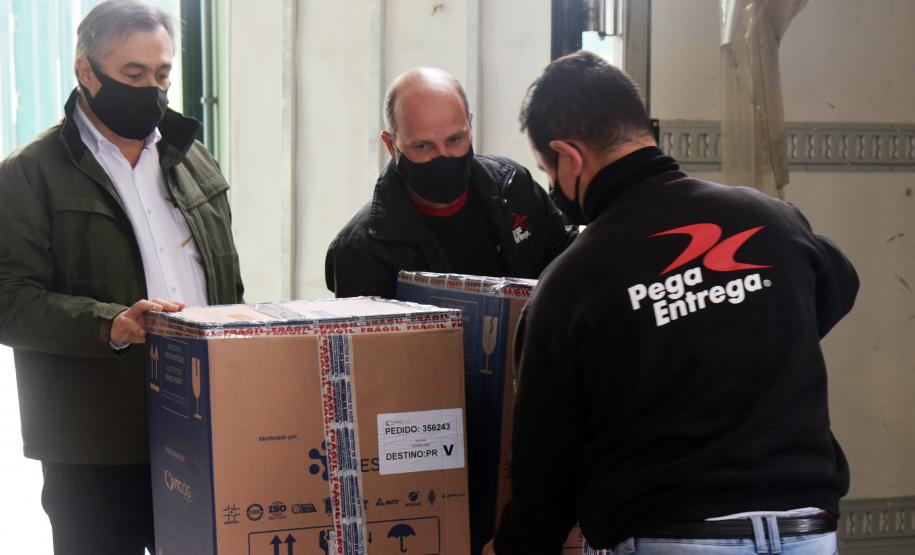 Paraná recebe 234 mil vacinas contra a Covid-19; doses da Pfizer vão para os 399 municípios