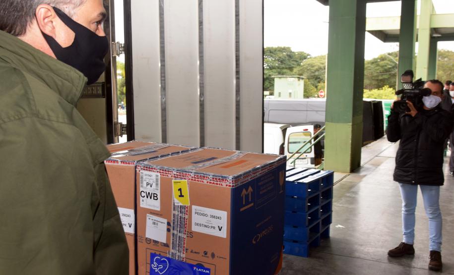 Paraná recebe 234 mil vacinas contra a Covid-19; doses da Pfizer vão para os 399 municípios
